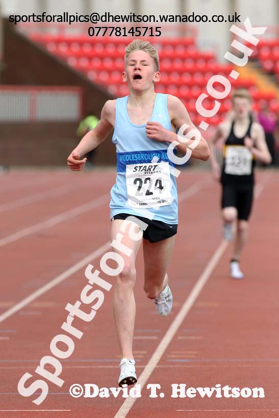 Boys under-15s 1500 metres, North Eastern Track and Field Champs, Gateshead Stadium. Photo: David T. Hewitson/Sports for All Pics